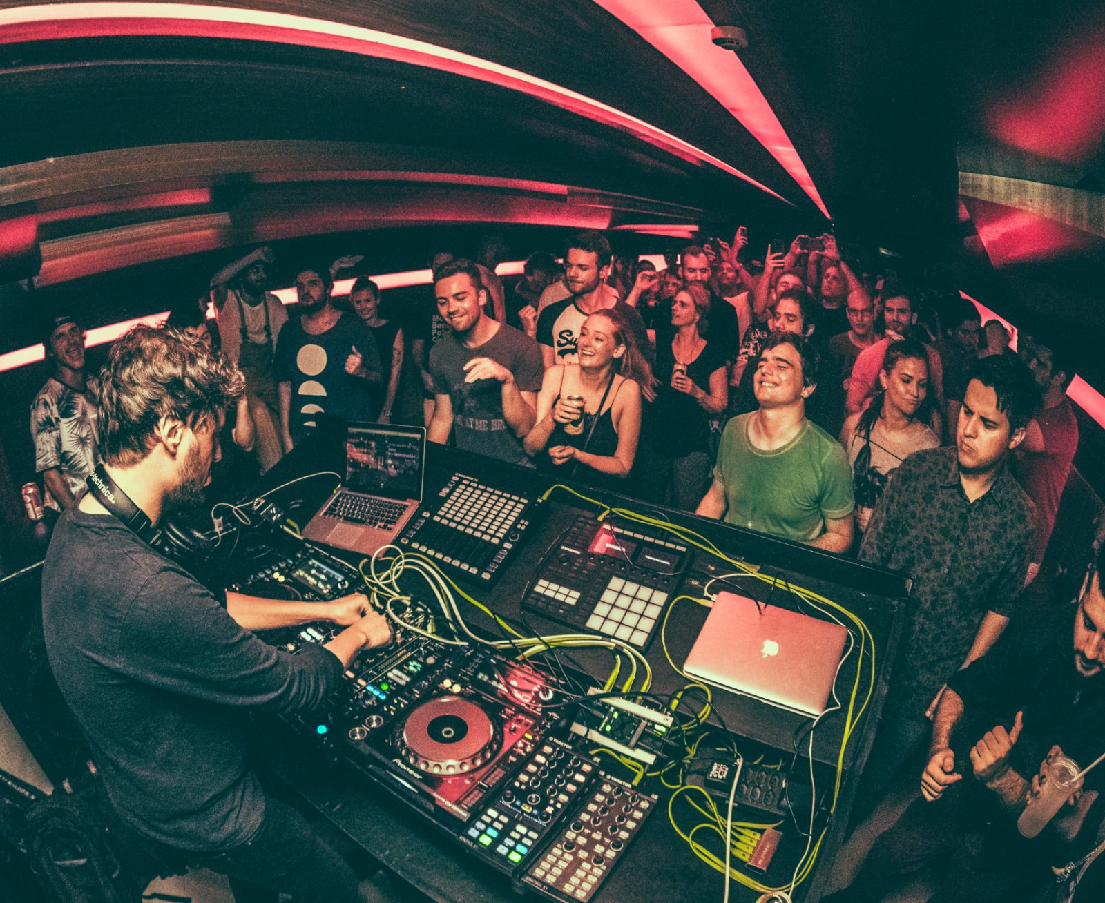 Gabriel Moraes live 16